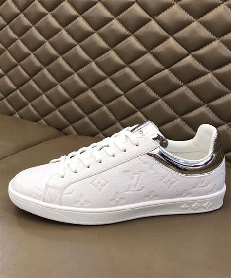 scarpe uomo louis vuitton scontate|Sneakers di lusso uomo, scarpe da uomo .